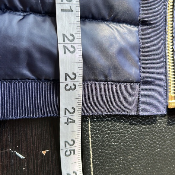 Lilly Pulitzer Darci Puffer Coat True Navy Blue Full Zip Pockets Gold Detail M - Picture 11 of 11
